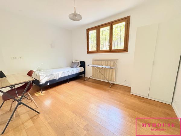Immeuble
                                                                                                                                                
                                                                                                                                                
                                                                                                                                                
                                                    
                                                                                                                                                                                                                                                                                                                        261  m²