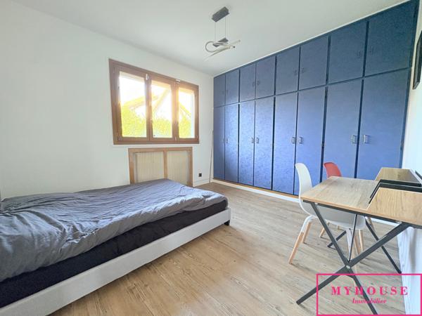 Immeuble
                                                                                                                                                
                                                                                                                                                
                                                                                                                                                
                                                    
                                                                                                                                                                                                                                                                                                                        261  m²