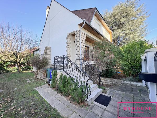 Immeuble
                                                                                                                                                
                                                                                                                                                
                                                                                                                                                
                                                    
                                                                                                                                                                                                                                                                                                                        261  m²