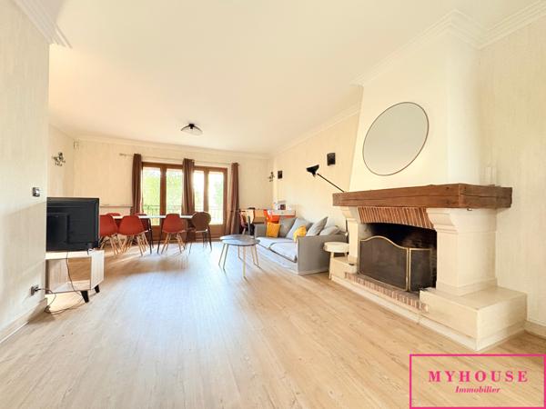 Immeuble
                                                                                                                                                
                                                                                                                                                
                                                                                                                                                
                                                    
                                                                                                                                                                                                                                                                                                                        261  m²