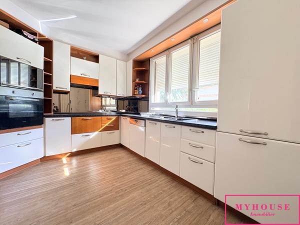 Immeuble
                                                                                                                                                
                                                                                                                                                
                                                                                                                                                
                                                    
                                                                                                                                                                                                                                                                                                                        261  m²