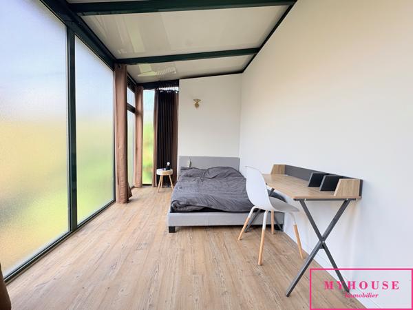 Immeuble
                                                                                                                                                
                                                                                                                                                
                                                                                                                                                
                                                    
                                                                                                                                                                                                                                                                                                                        261  m²