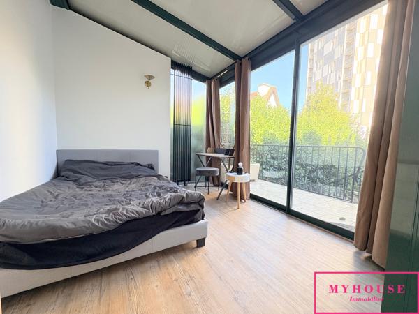 Immeuble
                                                                                                                                                
                                                                                                                                                
                                                                                                                                                
                                                    
                                                                                                                                                                                                                                                                                                                        261  m²