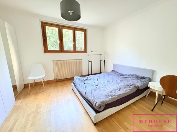 Immeuble
                                                                                                                                                
                                                                                                                                                
                                                                                                                                                
                                                    
                                                                                                                                                                                                                                                                                                                        261  m²