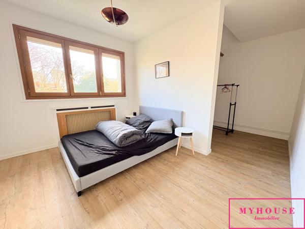 Immeuble
                                                                                                                                                
                                                                                                                                                
                                                                                                                                                
                                                    
                                                                                                                                                                                                                                                                                                                        261  m²