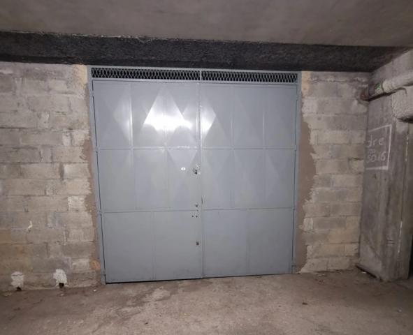 Grand garage de 70m² avec électricité