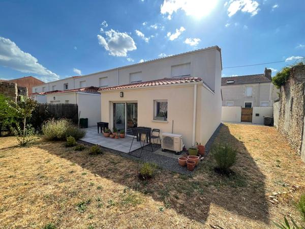 Maison récente 104 m2, 3 chambres, vie de plain-pied et garage 37 m2 à Paimboeuf