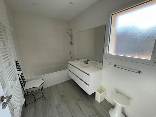 Maison récente 104 m2, 3 chambres, vie de plain-pied et garage 37 m2 à Paimboeuf