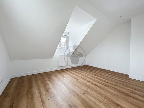 Vente                                                      Immeuble
                        
                     6 pièces                      109 m2                     à Saint-Quentin