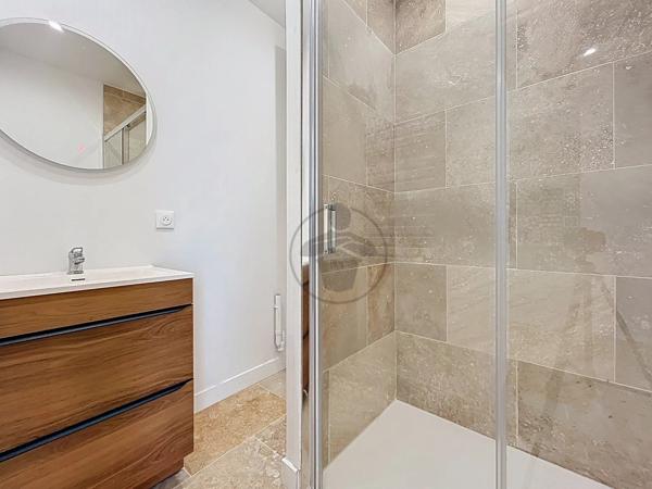 Vente                                                      Immeuble
                        
                     6 pièces                      109 m2                     à Saint-Quentin