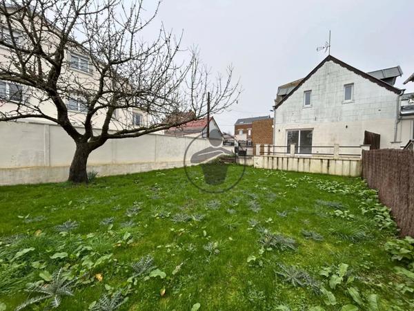 Vente                                                      Immeuble
                        
                     6 pièces                      109 m2                     à Saint-Quentin