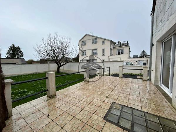 Vente                                                      Immeuble
                        
                     6 pièces                      109 m2                     à Saint-Quentin