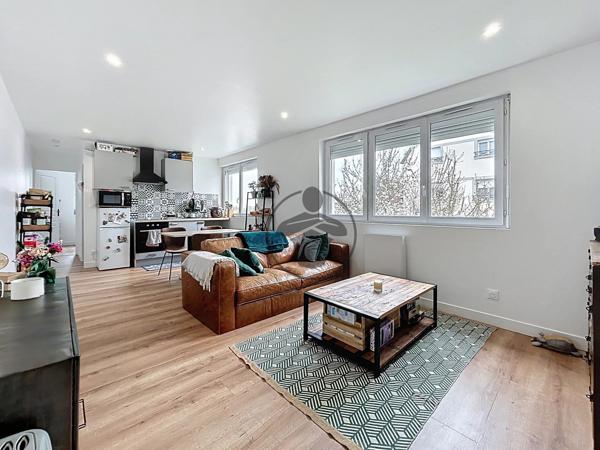 Vente                                                      Immeuble
                        
                     6 pièces                      109 m2                     à Saint-Quentin