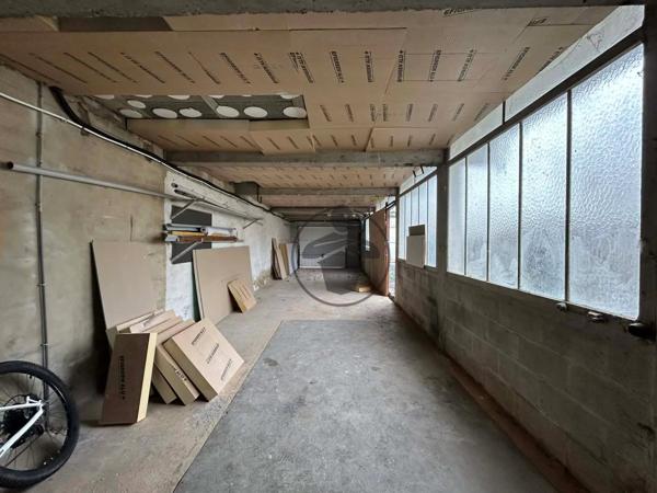 Vente                                                      Immeuble
                        
                     6 pièces                      109 m2                     à Saint-Quentin