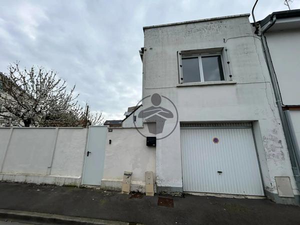 Vente                                                      Immeuble
                        
                     6 pièces                      109 m2                     à Saint-Quentin