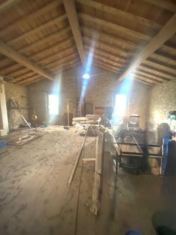 À Bram (11), maison en pierres apparentes à aménager sur un beau terrain de 3300 m2 constructible. Bram (11150)