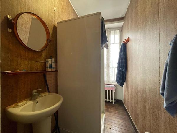 Maison années 30 à rénover avec garage et courette (quartier Sainte-Thérèse Quimper)