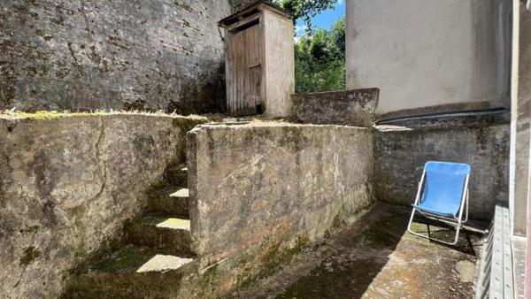 Maison années 30 à rénover avec garage et courette (quartier Sainte-Thérèse Quimper)
