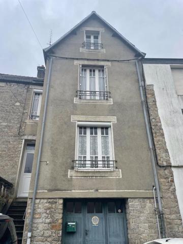 Maison années 30 à rénover avec garage et courette (quartier Sainte-Thérèse Quimper)