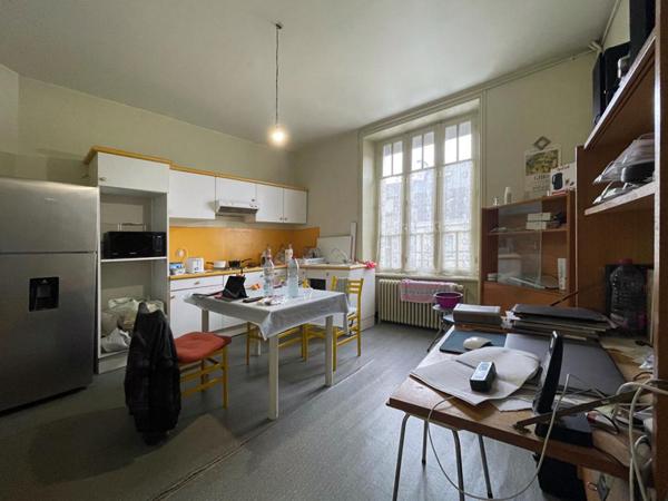 Maison années 30 à rénover avec garage et courette (quartier Sainte-Thérèse Quimper)