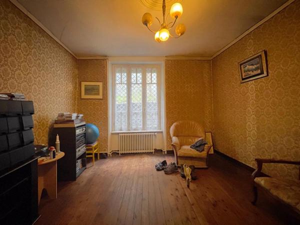 Maison années 30 à rénover avec garage et courette (quartier Sainte-Thérèse Quimper)