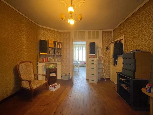 Maison années 30 à rénover avec garage et courette (quartier Sainte-Thérèse Quimper)