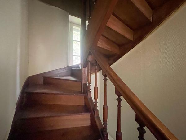 Maison années 30 à rénover avec garage et courette (quartier Sainte-Thérèse Quimper)