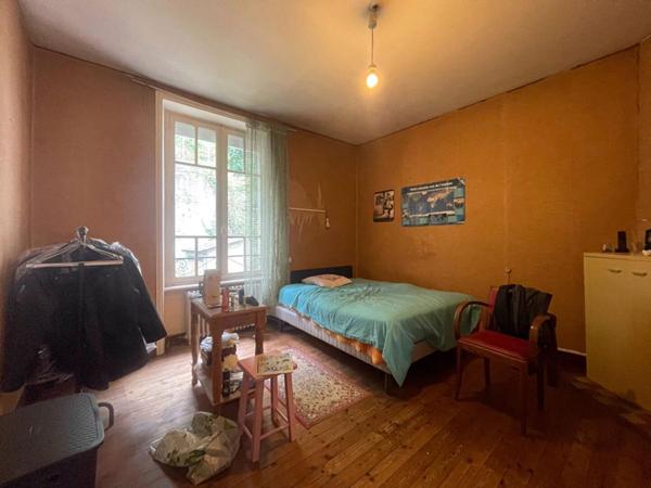 Maison années 30 à rénover avec garage et courette (quartier Sainte-Thérèse Quimper)