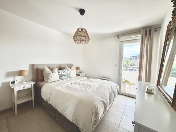 Appartement
         3 pièces
        - 75 m² Exclusivité 249 000 € *