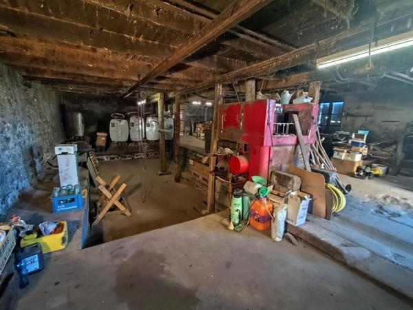 propriété avec grand terrain et atelier