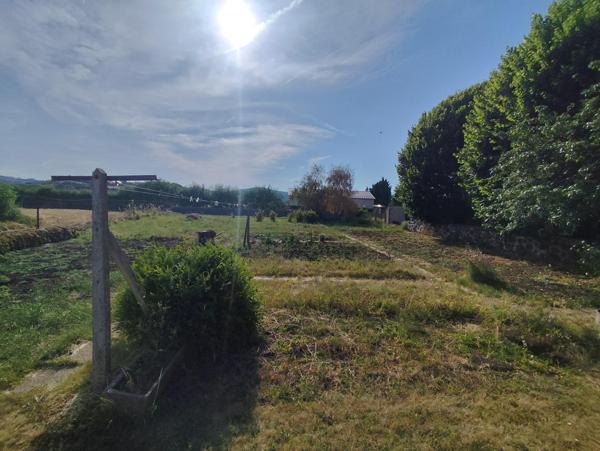 propriété avec grand terrain et atelier