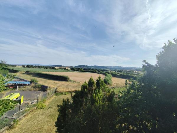 propriété avec grand terrain et atelier