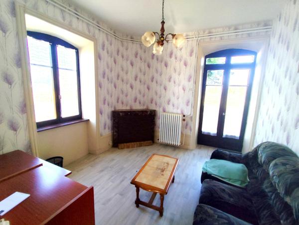 propriété avec grand terrain et atelier