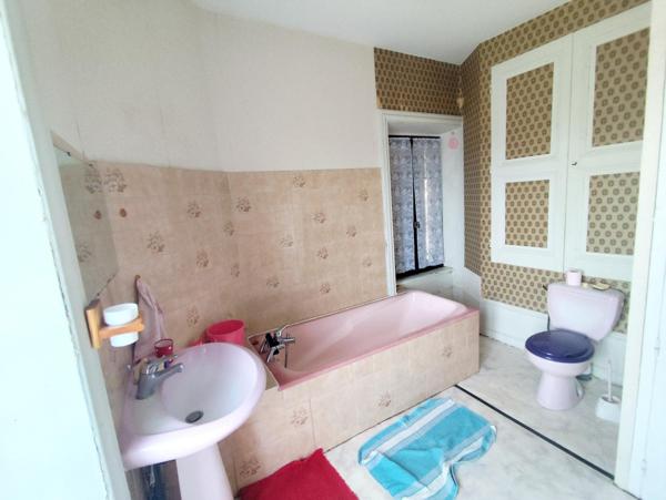 propriété avec grand terrain et atelier