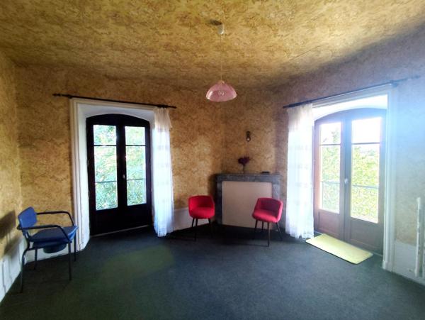 propriété avec grand terrain et atelier