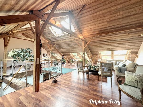 Dpt Haute Savoie (74), à vendre ARTHAZ PONT NOTRE DAME propriété de deux maisons, une de 9 pièces et une de 4 pièces, terrain de 2700 m²