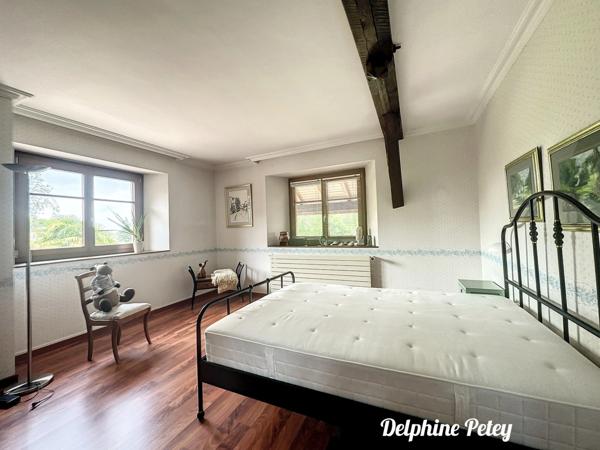 Dpt Haute Savoie (74), à vendre ARTHAZ PONT NOTRE DAME propriété de deux maisons, une de 9 pièces et une de 4 pièces, terrain de 2700 m²