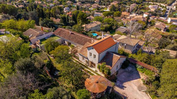 Chateau gombert (13013) Villa familiale T9 avec beaucoup de charme entre Château-Gombert et Plan-de-Cuques, 240m2 sur 1400m2 de jardin