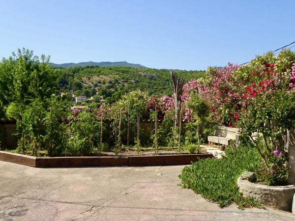 Chateau gombert (13013) Villa familiale T9 avec beaucoup de charme entre Château-Gombert et Plan-de-Cuques, 240m2 sur 1400m2 de jardin