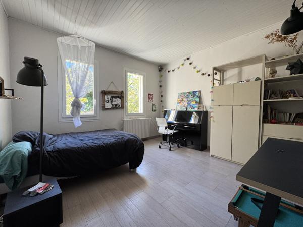 Chateau gombert (13013) Villa familiale T9 avec beaucoup de charme entre Château-Gombert et Plan-de-Cuques, 240m2 sur 1400m2 de jardin