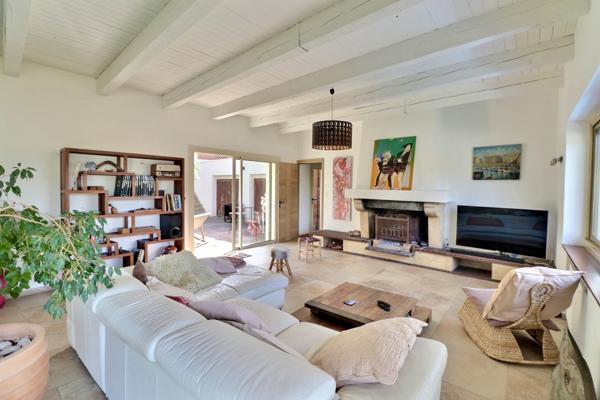 Chateau gombert (13013) Villa familiale T9 avec beaucoup de charme entre Château-Gombert et Plan-de-Cuques, 240m2 sur 1400m2 de jardin