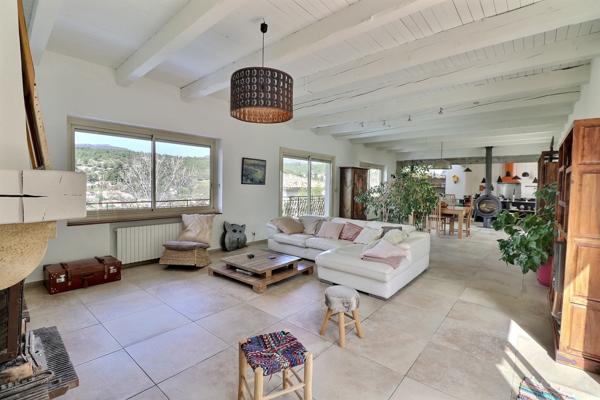 Chateau gombert (13013) Villa familiale T9 avec beaucoup de charme entre Château-Gombert et Plan-de-Cuques, 240m2 sur 1400m2 de jardin