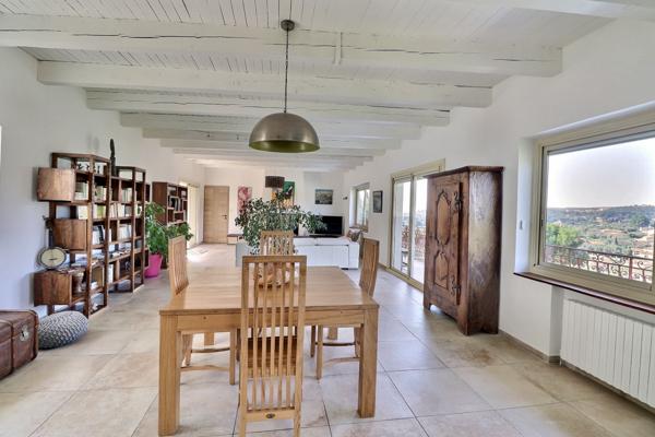 Chateau gombert (13013) Villa familiale T9 avec beaucoup de charme entre Château-Gombert et Plan-de-Cuques, 240m2 sur 1400m2 de jardin