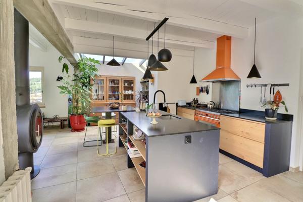 Chateau gombert (13013) Villa familiale T9 avec beaucoup de charme entre Château-Gombert et Plan-de-Cuques, 240m2 sur 1400m2 de jardin