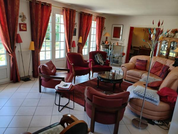 Evreux, proche hopital, belle maison plain pied de 157m² environ sur sous sol