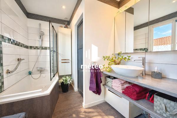 Maison centre-ville à deux pas de la plage avec garage et terrasses