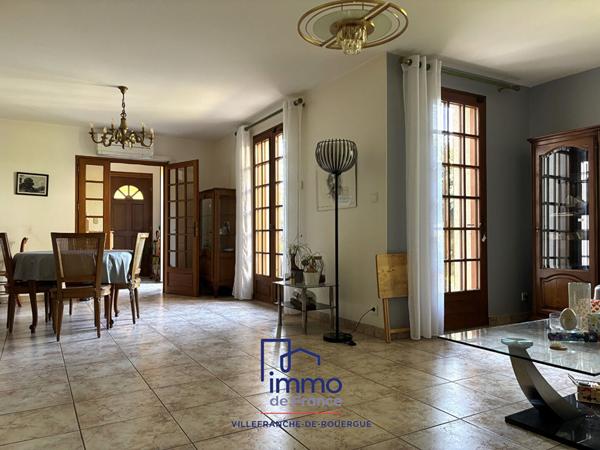 Maison traditionnelle T5 160 m2 sous-sol, piscine et terrain clos de 3221m²