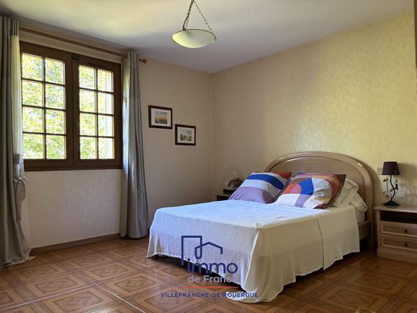 Maison traditionnelle T5 160 m2 sous-sol, piscine et terrain clos de 3221m²