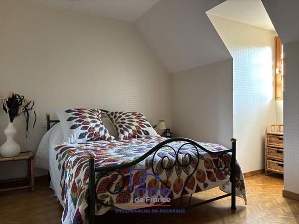 Maison traditionnelle T5 160 m2 sous-sol, piscine et terrain clos de 3221m²