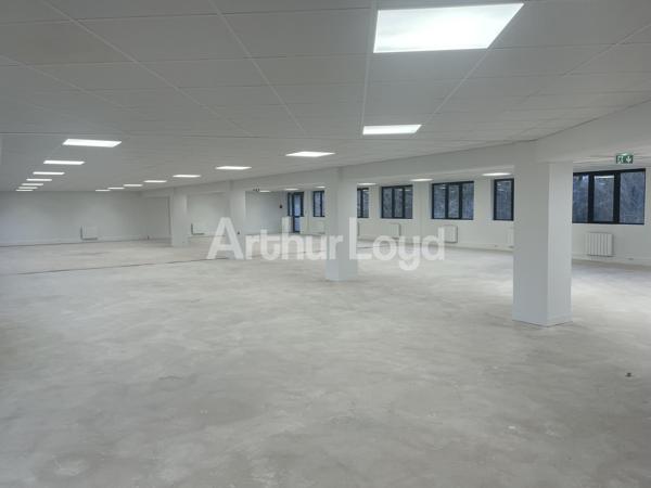 Bureaux à vendre ou à louer dès 506 m² - Environnement verdoyant & accessibilité directe autoroutes